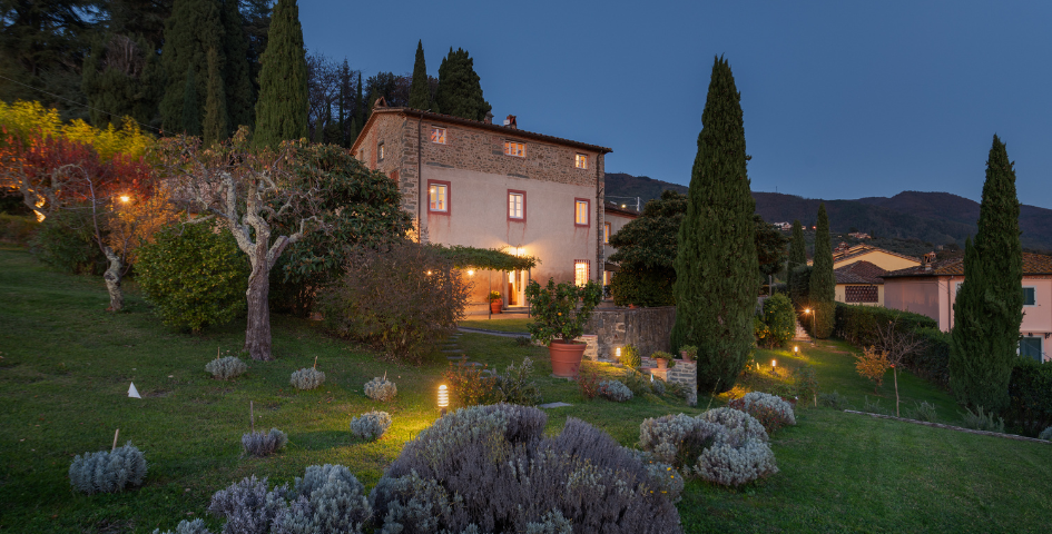 Crochet making in Tuscany